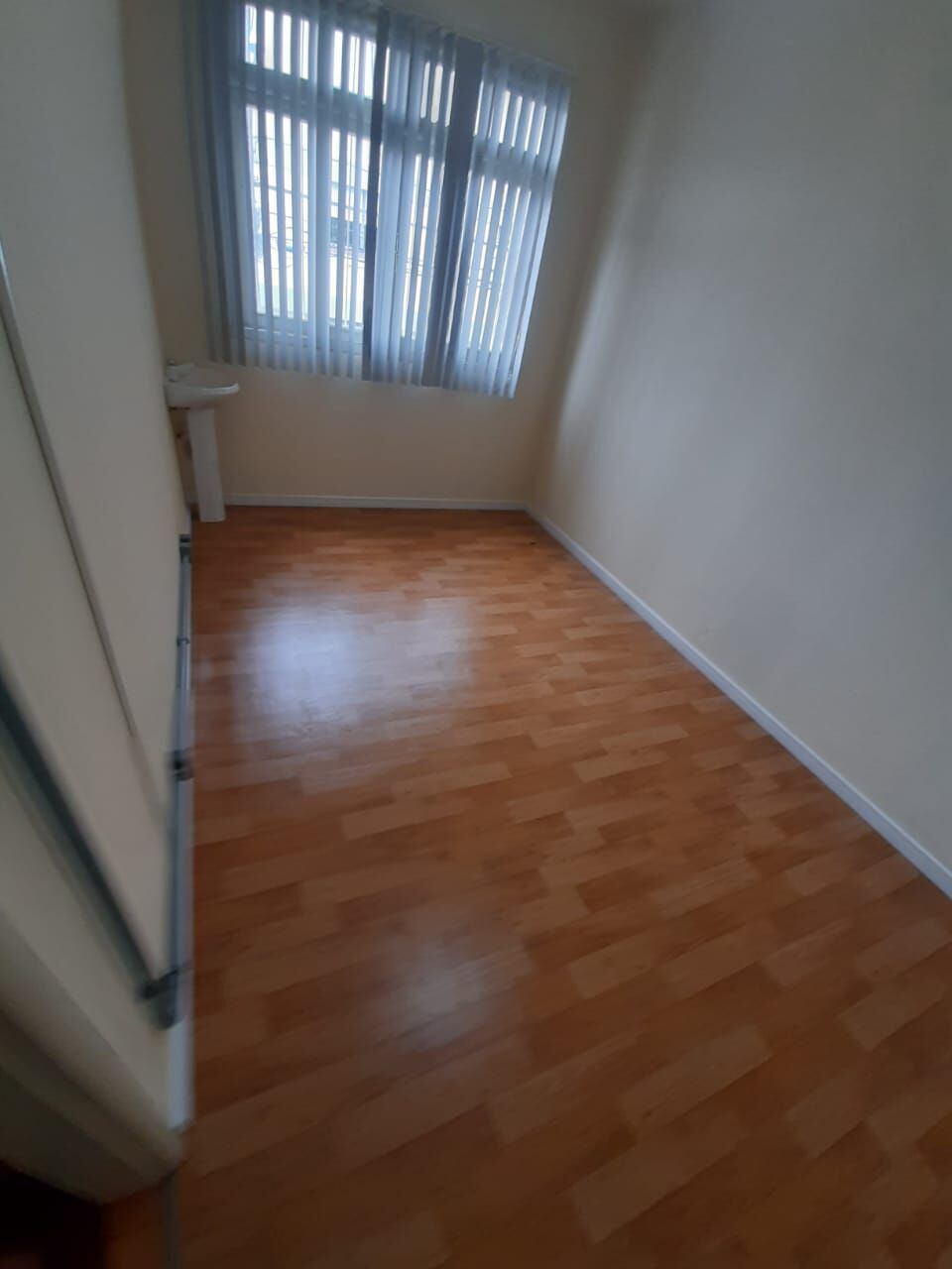 Piso vinílico amadeirado em sala
